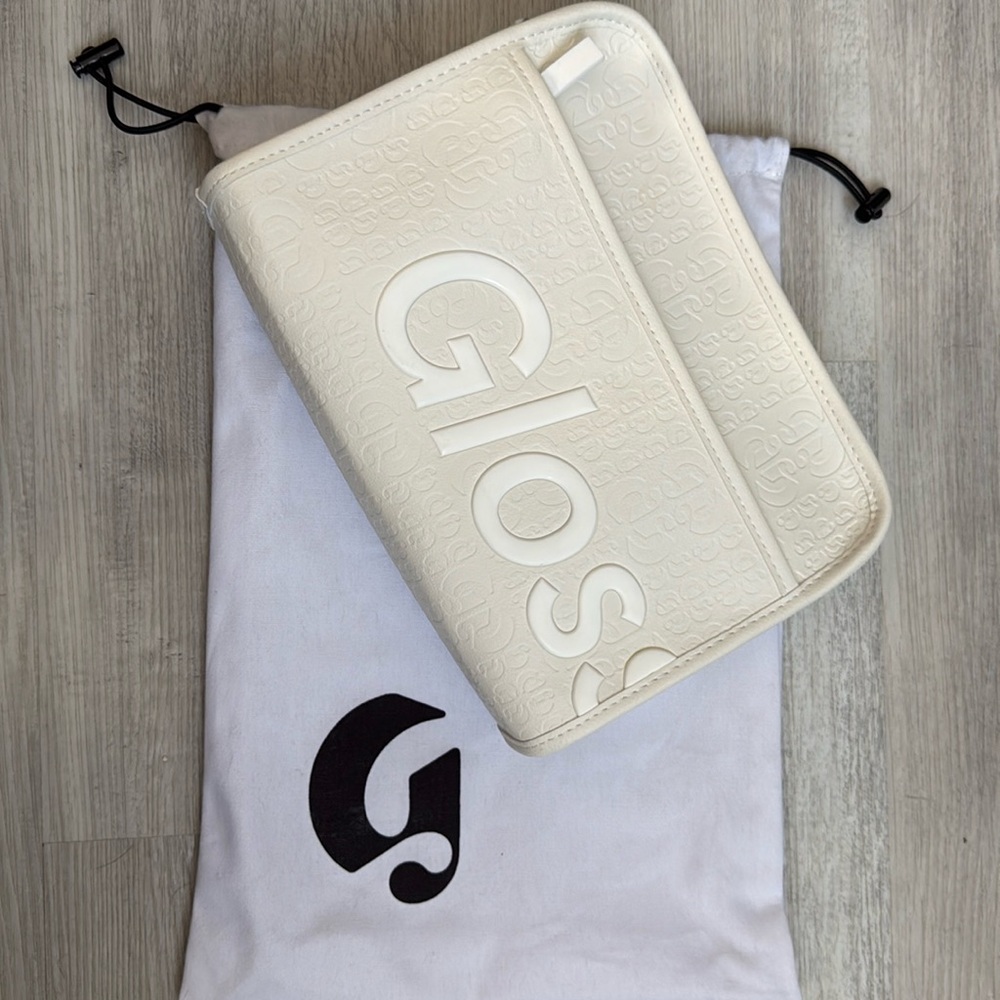Glossier Snow Beauty Bag LE